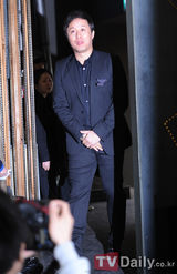 组图：韩星笑星郑俊河五月与小十岁女友结婚