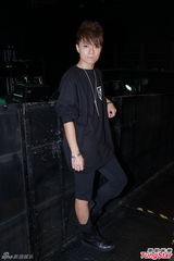 组图：张敬轩疑患流感隔离 巫启贤拒再收徒