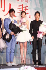 组图：隋棠婚纱装出席《犀利人妻》电影版首映