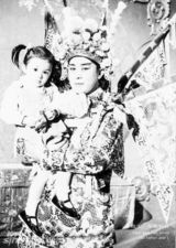 幻灯图：女星今昔对比 李宇春幼时甜美赵薇变化大