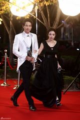 组图：韩国SIA时尚颁奖举行 张东健获大奖