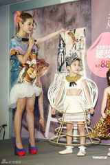 组图：蔡依林MV掀模仿热潮 混血宝宝现身