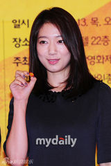 组图：朴信惠朱相旭当选大钟电影节形象大使