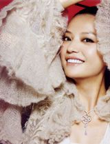 高清组图：赵薇登杂志封面 从容自在尽显风情