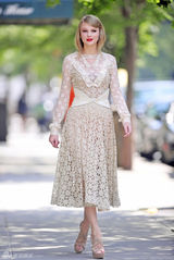 高清组图：泰勒-斯威夫特镂空裙亮相纽约时装周