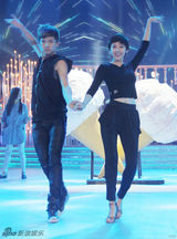 组图：唐艺昕登《舞出我人生》素颜彩排照曝光