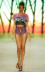 高清组图：巴西时装周泳装掠影 动物主题新颖