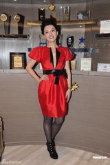 组图：钟嘉欣盼早日出嫁 陈炜自曝将与无线合作