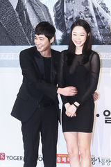 高清组图：姜至奂黄静茵出席《钱的化身》发布