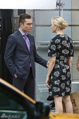 组图：《绯闻女孩》片场 S“表妹”归来查克亮相