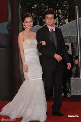 组图：AngelaBaby洁白长裙现身尽显青春魅力