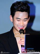 组图：金秀炫出席粉丝见面会展现亲和力