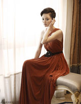 组图：张歆艺最新优雅写真尽显魅惑 