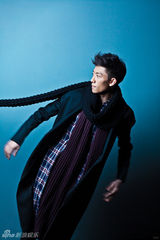 组图：张一山帅气英朗 尽显型男潜质