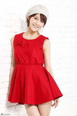 组图：贾青变身“俏丽娃娃” 全新写真甜美可爱