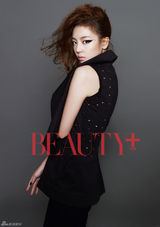 高清组图：KARA成员具荷拉秀酥胸性感霸气