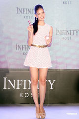 组图：昆凌将满19岁 生日与朋友庆祝