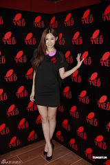 组图：吴雨霏出席商业活动望恋情低调进行