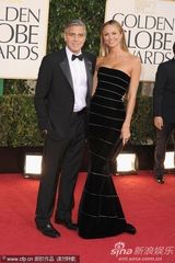 组图：乔治-克鲁尼携女友史黛希-姬伯乐亮相