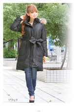 组图：中北成美穿羽绒服拍写真秀冬日甜美搭配