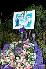 组图：梅艳芳逝世7周年 歌迷自发纪念偶像