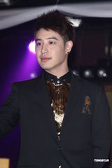 组图：潘玮柏挖坑给吴克群跳 问夜店把妹经验