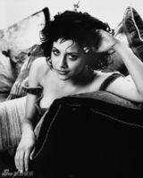 幻灯图集：布里坦妮墨菲香消玉损 生前倩影百张 