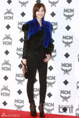 组图：少时徐贤等撑品牌活动 SHINee帅气献唱