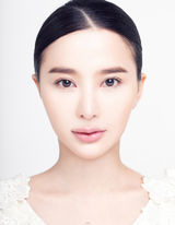 组图：熊乃瑾无暇美肌写真 清透白皙宛若瓷娃娃