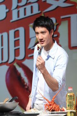 王力宏不介意多当伴郎 微博戏言与龙虾比2(图)