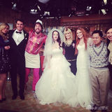 组图：《破产姐妹》Max婚纱梦幻 林赛罗韩争艳