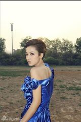 组图：黄曼杂志大片曝光 香肩外露大胆突破   