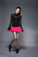 组图：叶熙祺写真蕾丝红裙彰显张扬个性