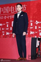 组图：张东健等捧场电影节 梁朝伟牵手宋慧乔