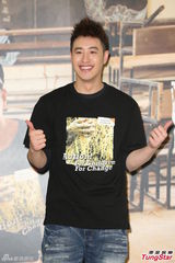 组图：潘玮柏杨丞琳自称闺蜜不会生情