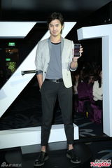 组图：陈柏霖帅气亮相 对新戏角色保密到家