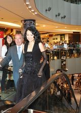 组图：首届新加坡影汇开幕 章子怡任大使压轴红毯