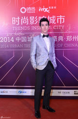 组图：李治廷复古绅士亮相 获封时尚先锋艺人