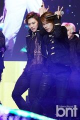 组图：Brain与男团M.pire等出席亚洲模特大赏