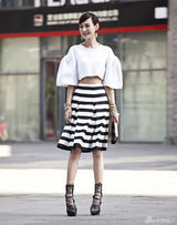 组图：杨雪时尚街拍大片 多变造型呈现不同魅力