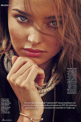 组图：米兰达豪放登杂志 山水间翻滚遐想无限