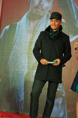 组图：邵兵青岛助阵时尚品牌 型男魅力引围观