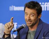 组图：《囚徒》发布会 金刚狼大笑比V心情好