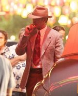 组图：《匪帮传奇》重拍 高斯林开心回片场