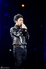 组图：李宇春林俊杰开唱 众星为Selina俞灏明祈福