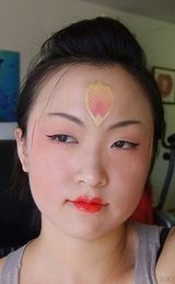 组图：女孩模仿唐朝仕女妆网络爆红