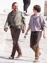 组图：《权力的游戏》新季片场 瑟曦皇后成熟美