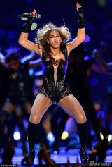 组图：碧昂斯温哥华个唱变表情帝 上演哼哼哈兮