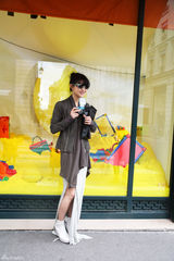 组图：时尚买手陈燃巴黎淘货 悠闲自得解读时尚