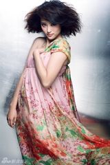 组图：李欣汝梦幻亮丽写真 风格独具飘逸灵动